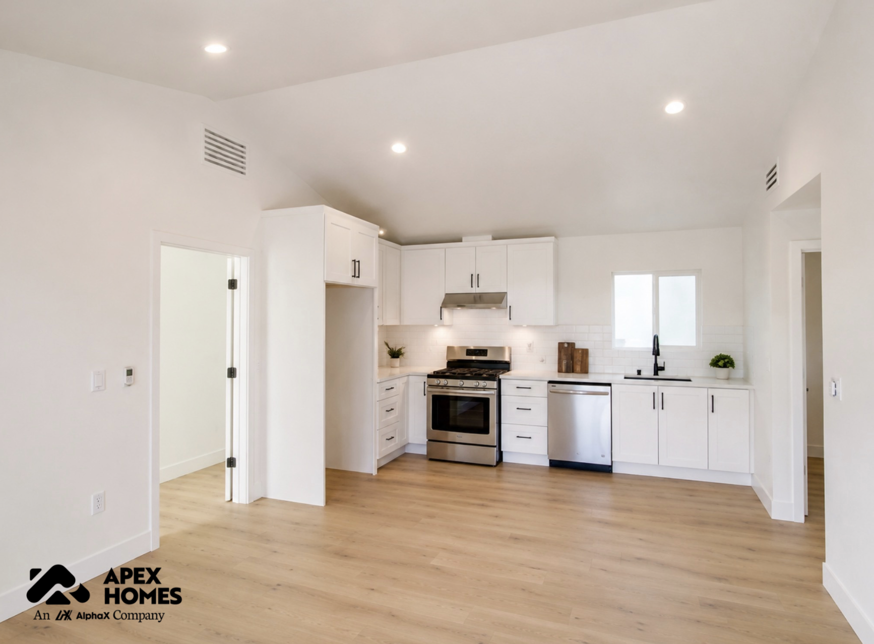 Luxury 749 sqft 2B2B
